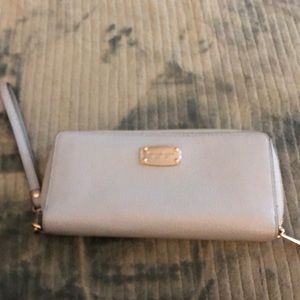 Huge price drop! EUC MICHAEL KORS baby blue wristlet wallet